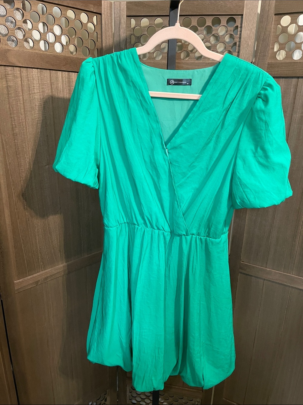 Pretty Garden Casual Green V-Neck Short Sleeve Bubble Dress - Size Medium